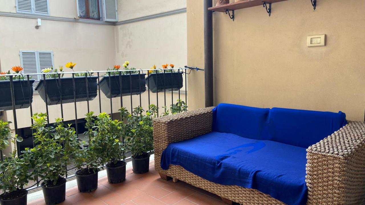 Indipendent Studio Apartment With Terrace - Parking Florens Exteriör bild
