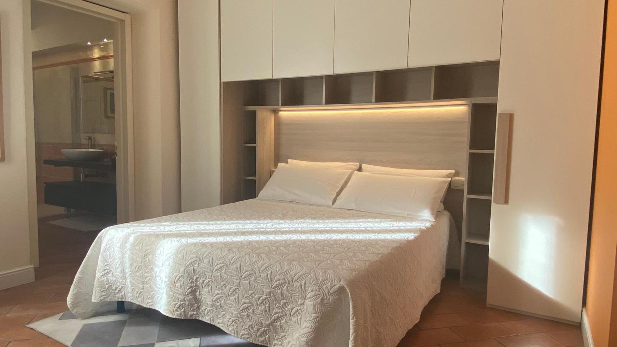 Indipendent Studio Apartment With Terrace - Parking Florens Exteriör bild