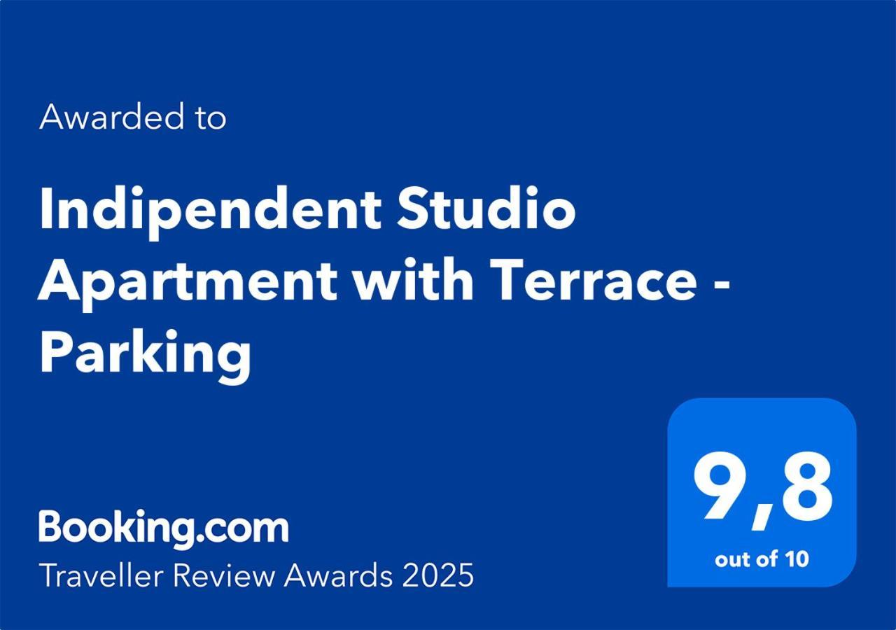 Indipendent Studio Apartment With Terrace - Parking Florens Exteriör bild